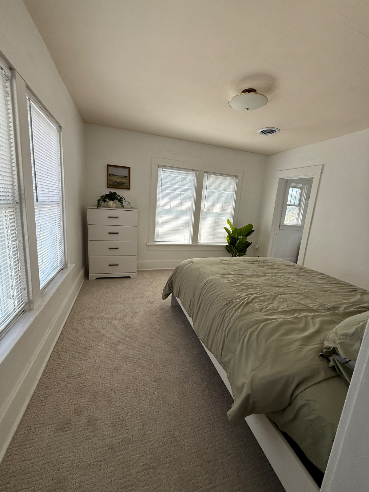 One bedroom apartment close to Google worksites, hospitals and downtown Omaha - Photo 2