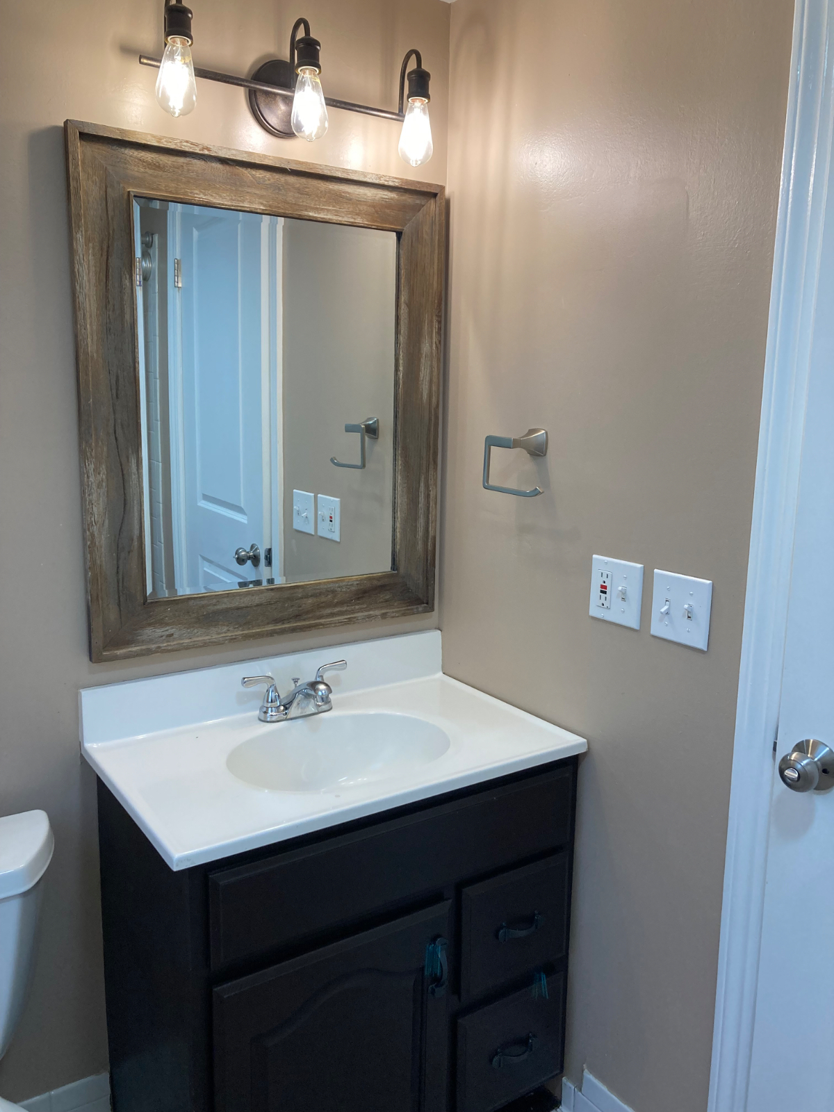 Fairport Home - Photo 9
