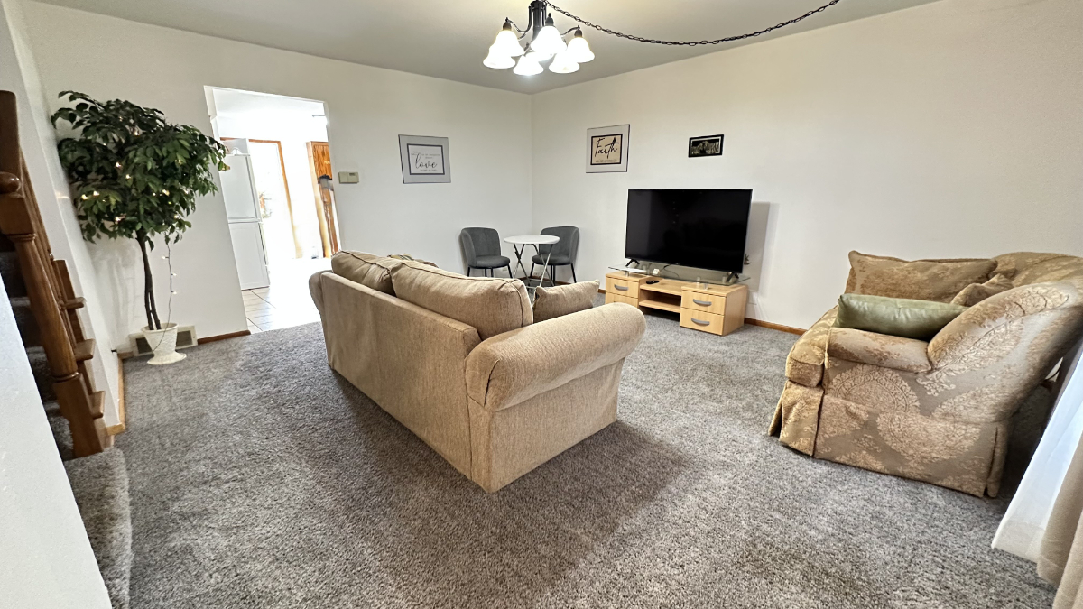 Inviting 3BR Retreat in a Prime Milwaukee Area - Photo 4
