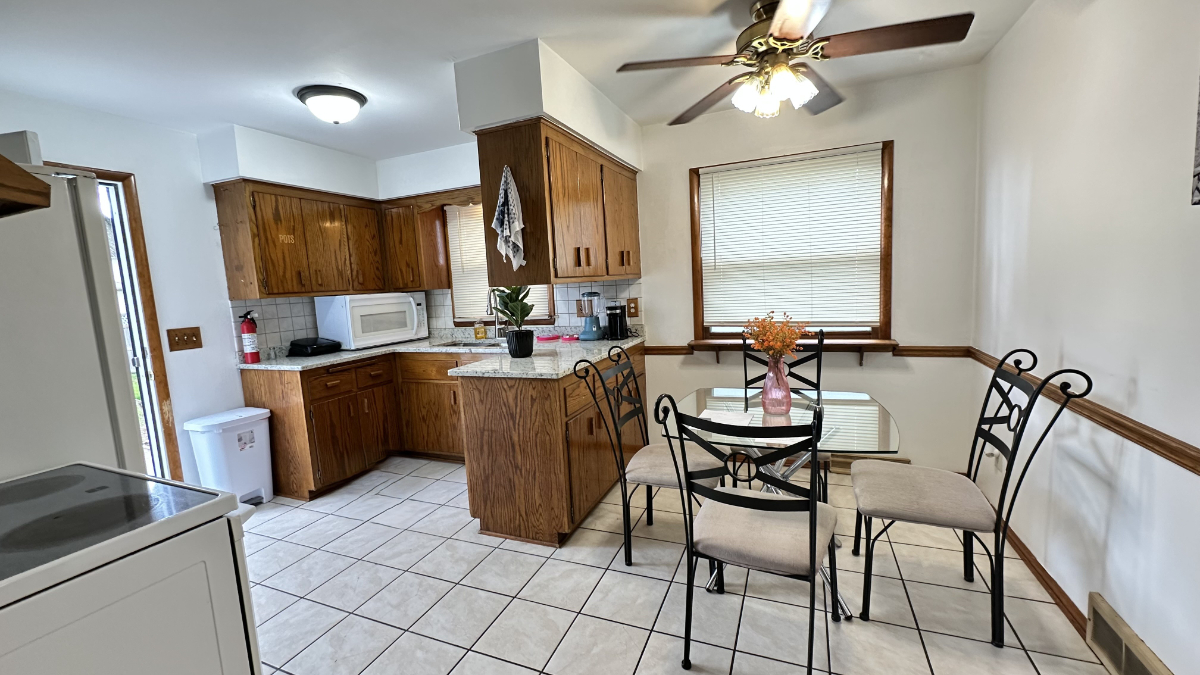 Inviting 3BR Retreat in a Prime Milwaukee Area - Photo 7