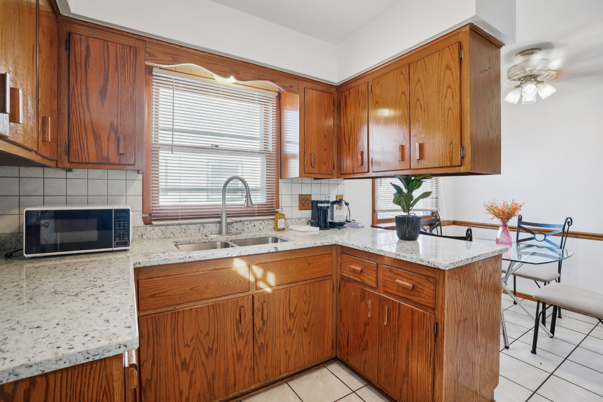 Inviting 3BR Retreat in a Prime Milwaukee Area - Photo 9