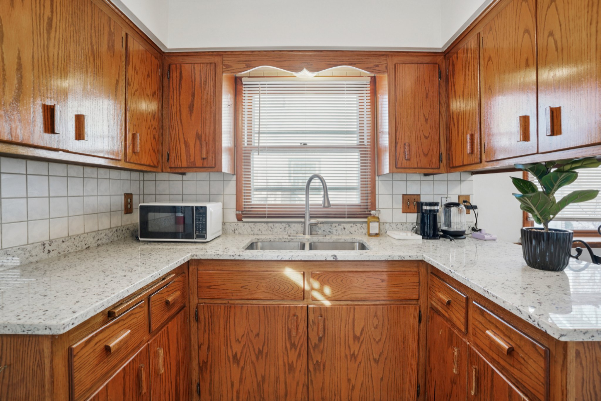 Inviting 3BR Retreat in a Prime Milwaukee Area - Photo 10