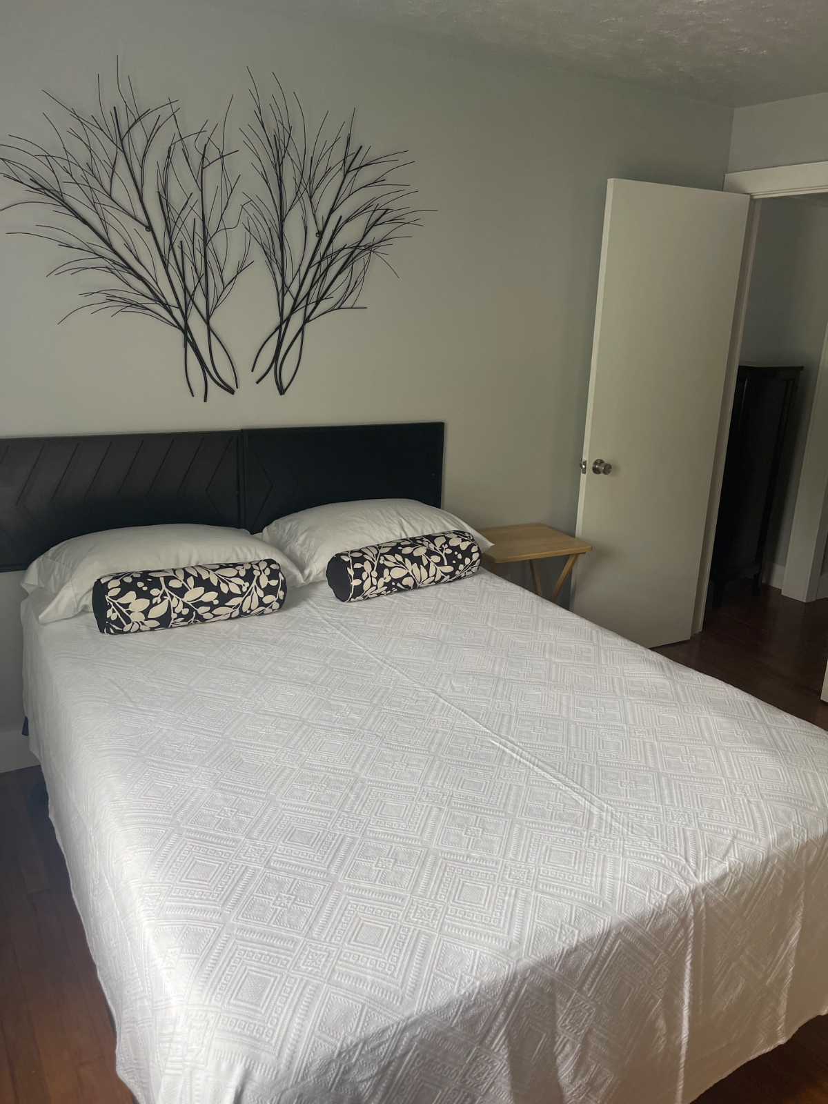 Newly remodeled 604 - Photo 4