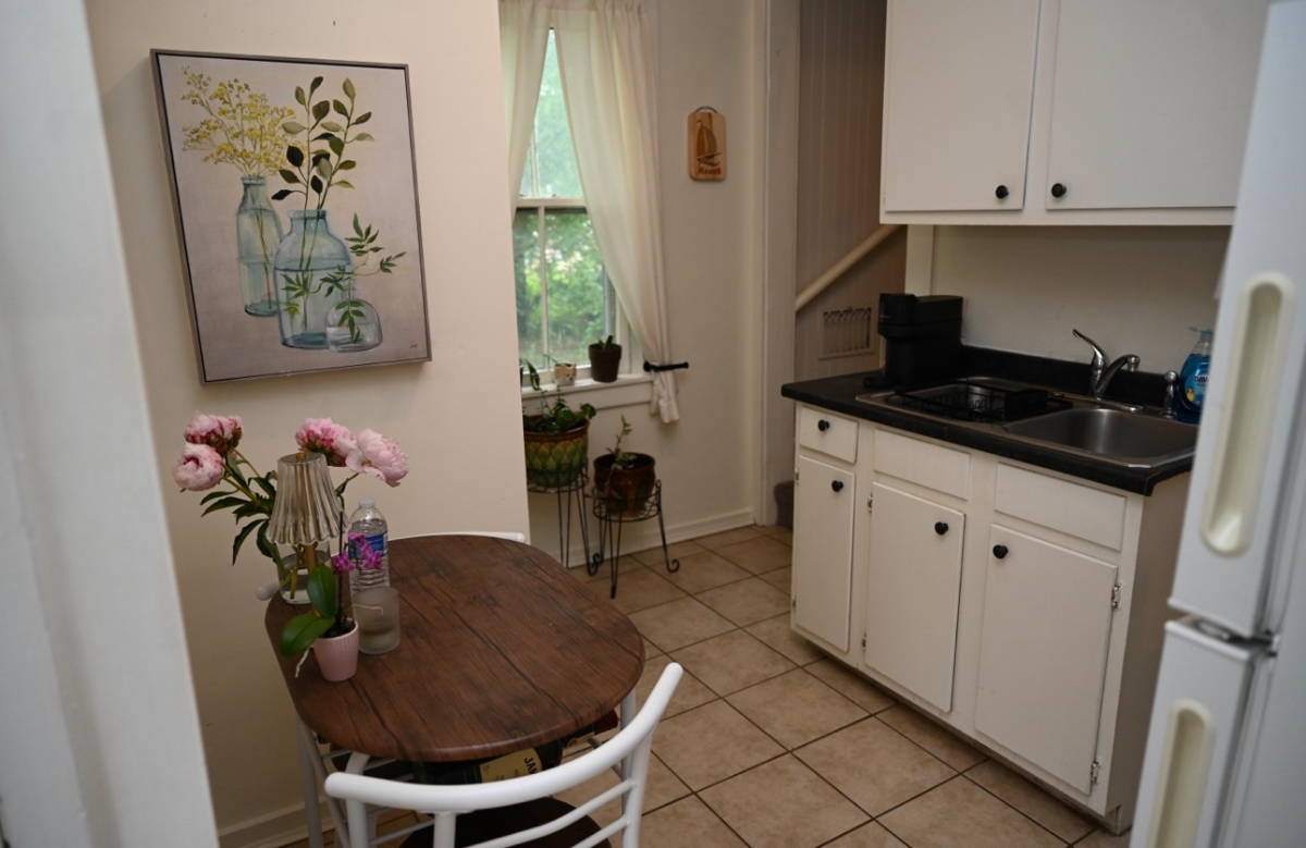 Private Room in NOTA Walkable Close to Hospitals Queen Bed - Photo 4