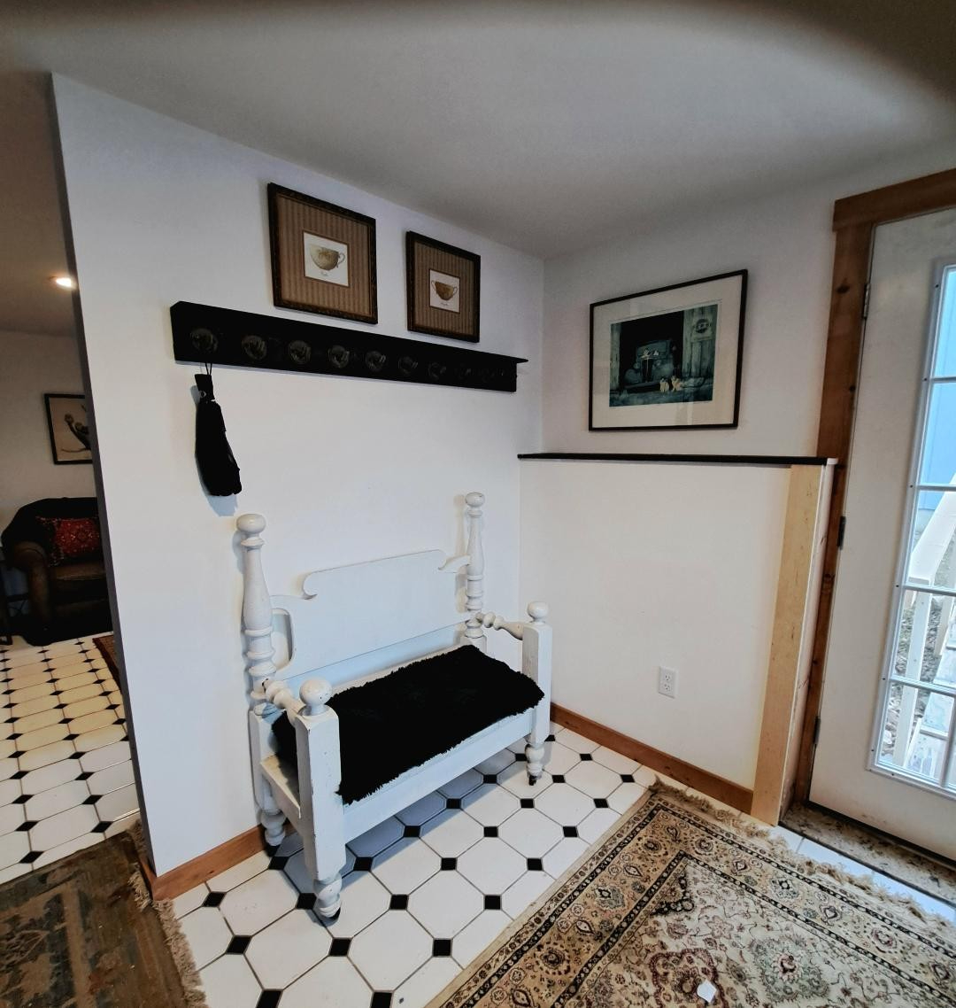 Lower Level apartment w private entry - Photo 4