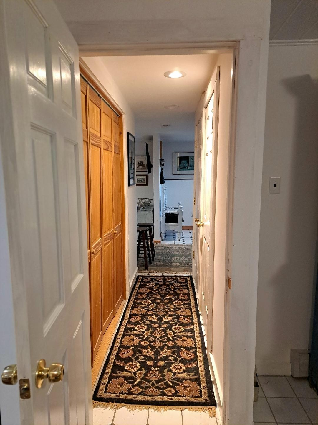 Lower Level apartment w private entry - Photo 5