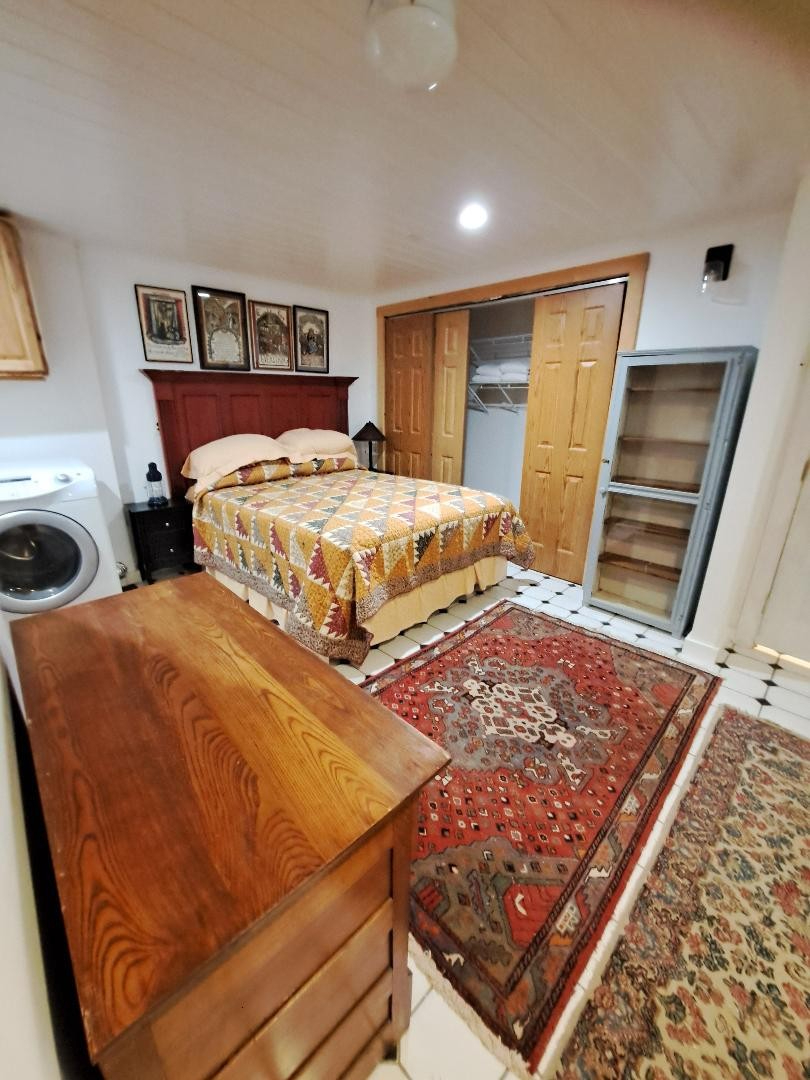 Lower Level apartment w private entry - Photo 12