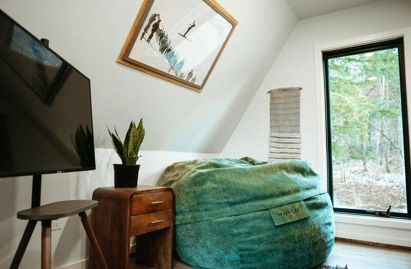 The Hideaway Cabin - Stylish 2BR Retreat Near Okemo Mountain - Photo 12