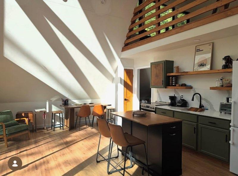 The Hideaway Cabin - Stylish 2BR Retreat Near Okemo Mountain - Photo 9