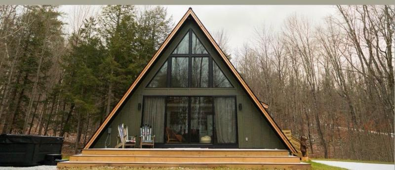The Hideaway Cabin - Stylish 2BR Retreat Near Okemo Mountain - Photo 3