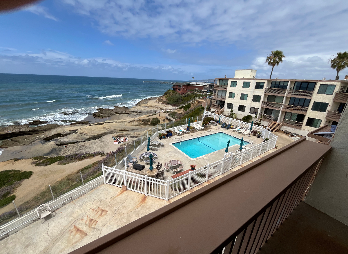 Beachfront Oasis with Unobstructed Ocean Views - Photo 5