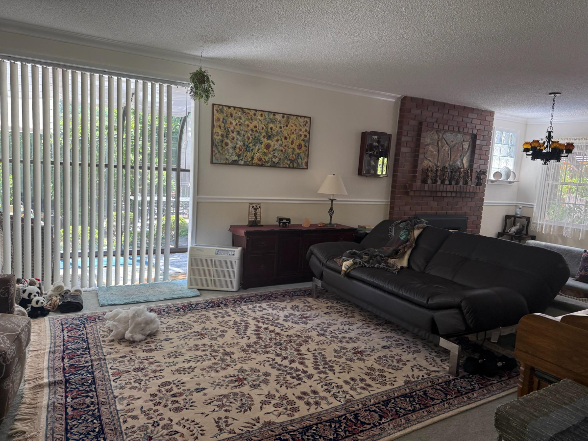 Comfortable Furnished Room in Quiet Home with In-Unit Laundry, Parking, and All Utilities Included - Photo 5