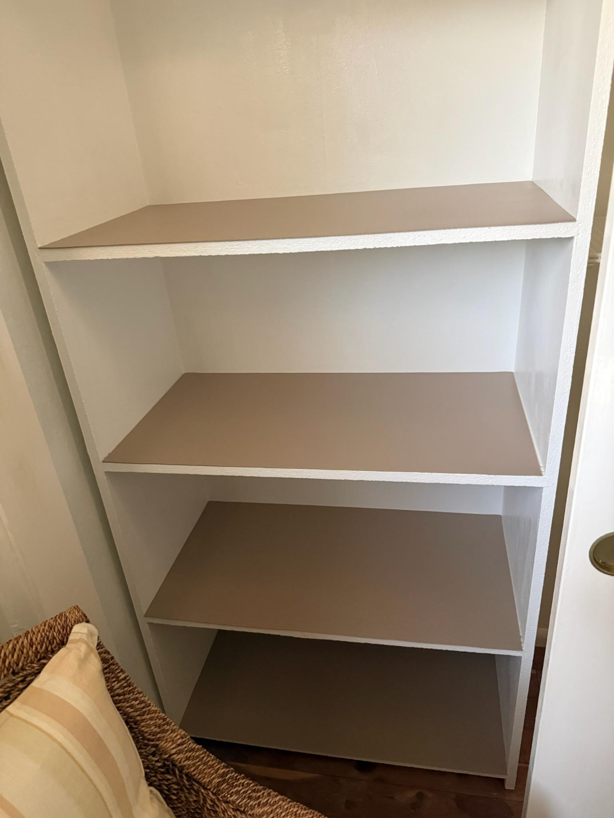 Comfortable Furnished Room in Quiet Home with In-Unit Laundry, Parking, and All Utilities Included - Photo 3