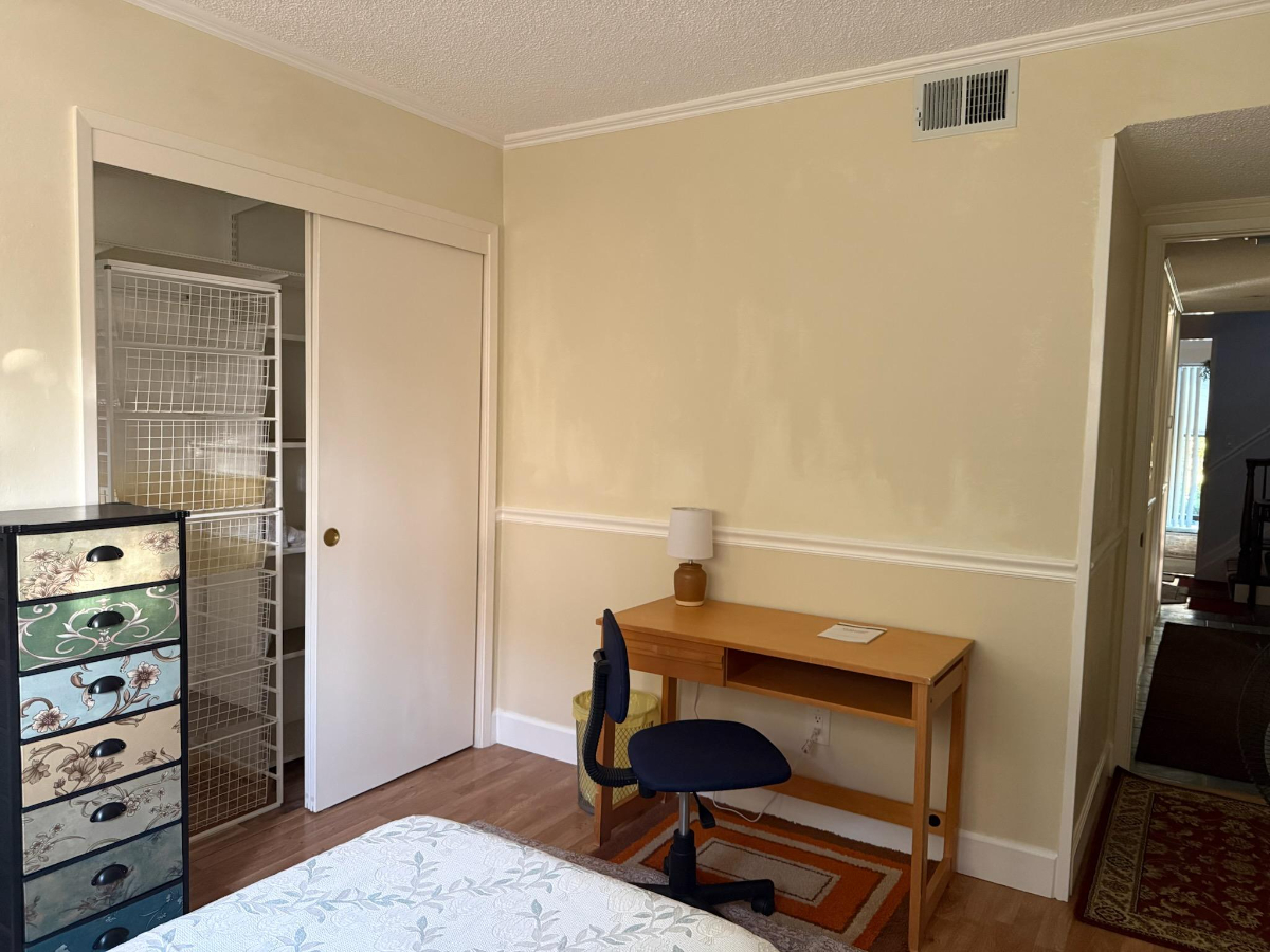 Comfortable Furnished Room in Quiet Home with In-Unit Laundry, Parking, and All Utilities Included
