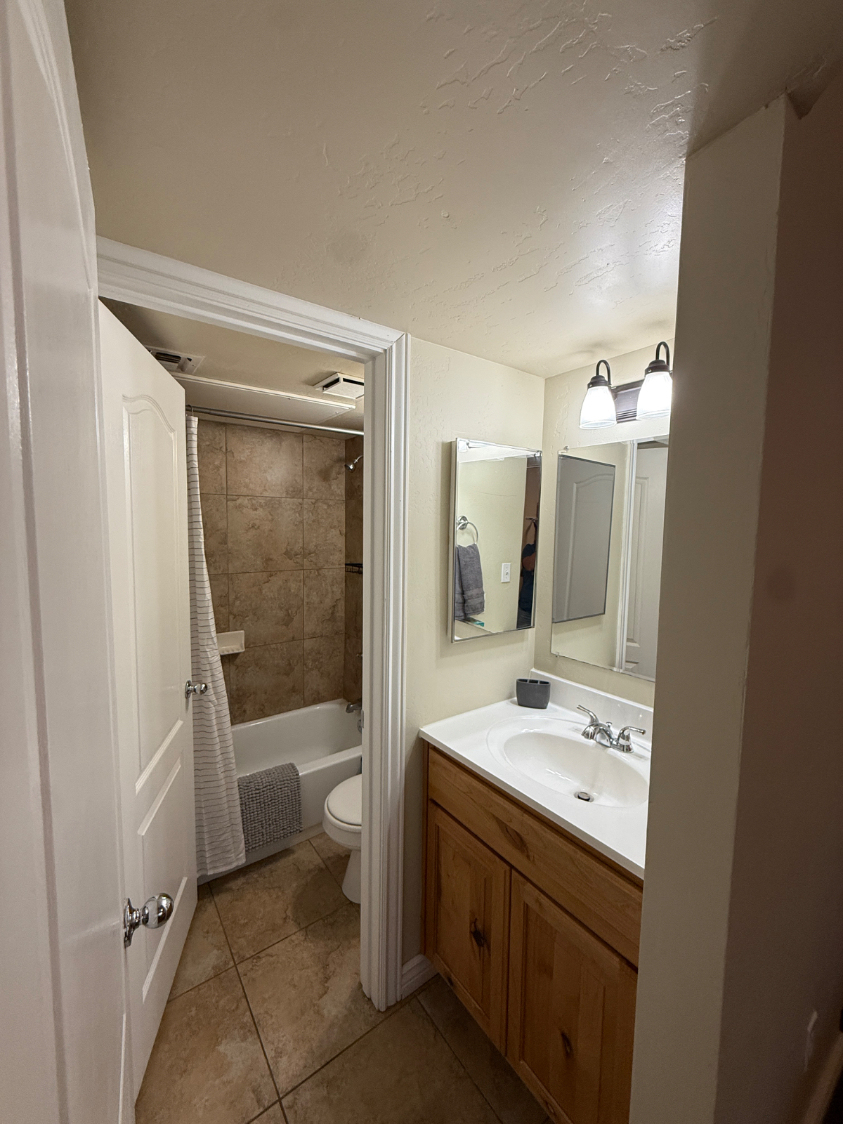 Peaceful Private Bedroom & Bathroom Condo - Photo 6