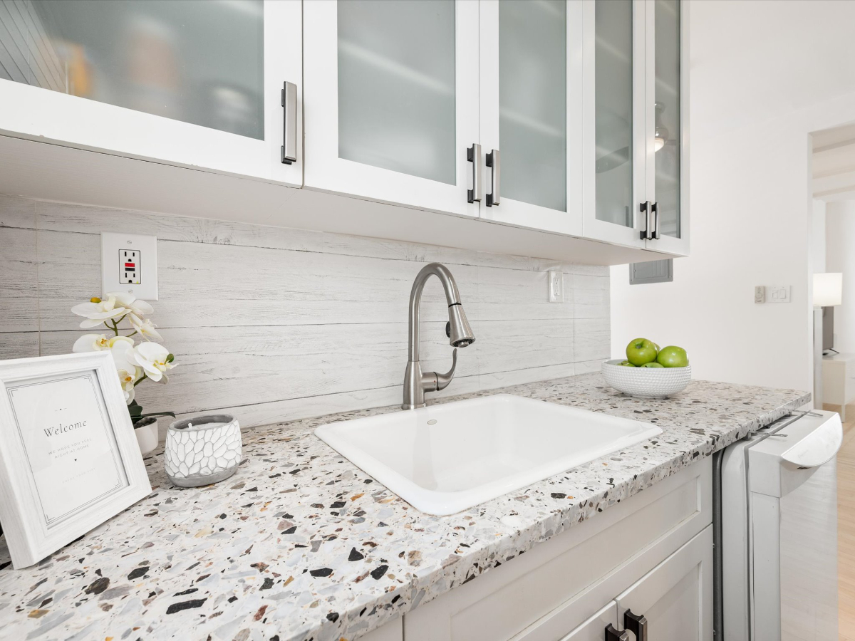 OFF-MARKET RENTED - Miami Beach Furnished Condo | Walk to the Beach | Utilities Included | Extended  - Photo 9