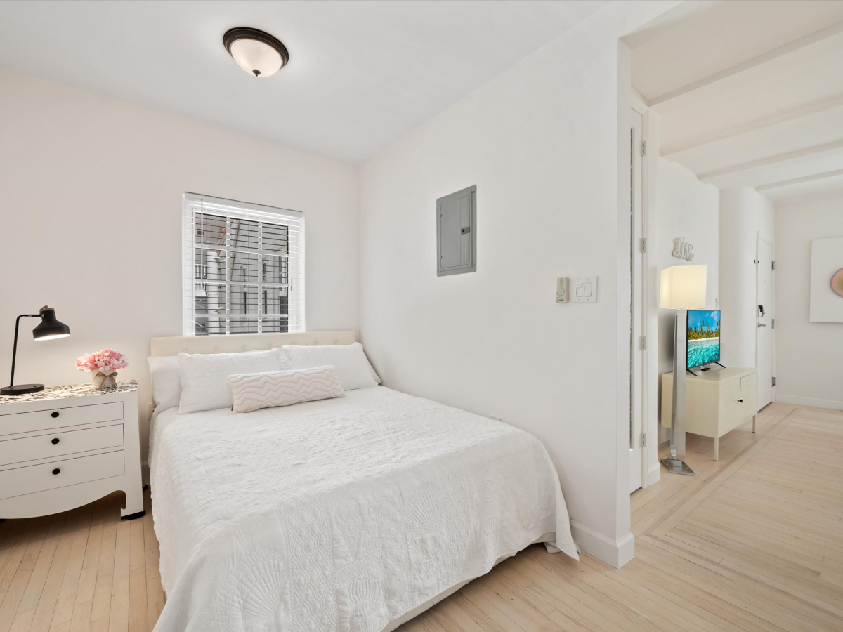 OFF-MARKET RENTED - Miami Beach Furnished Condo | Walk to the Beach | Utilities Included | Extended  - Photo 10