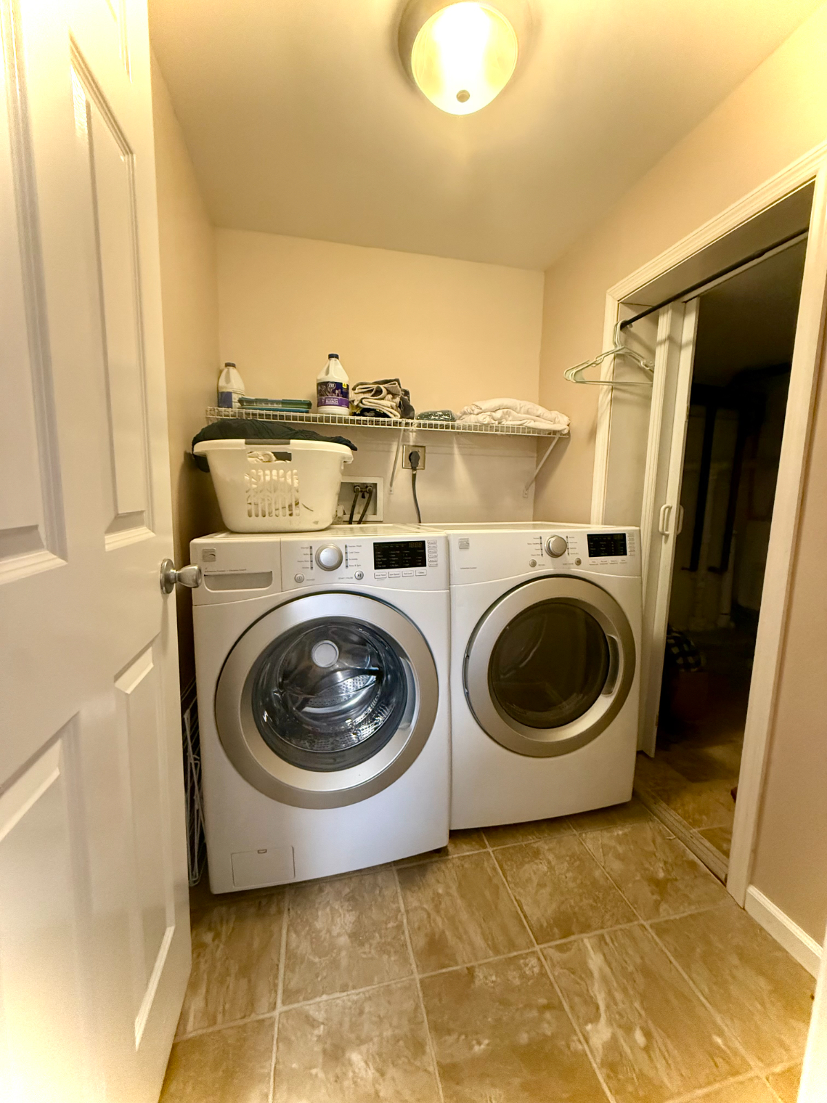 Furnished 1BR w/ Washer & Dryer Near Hospitals & Downtown Albany - Photo 3