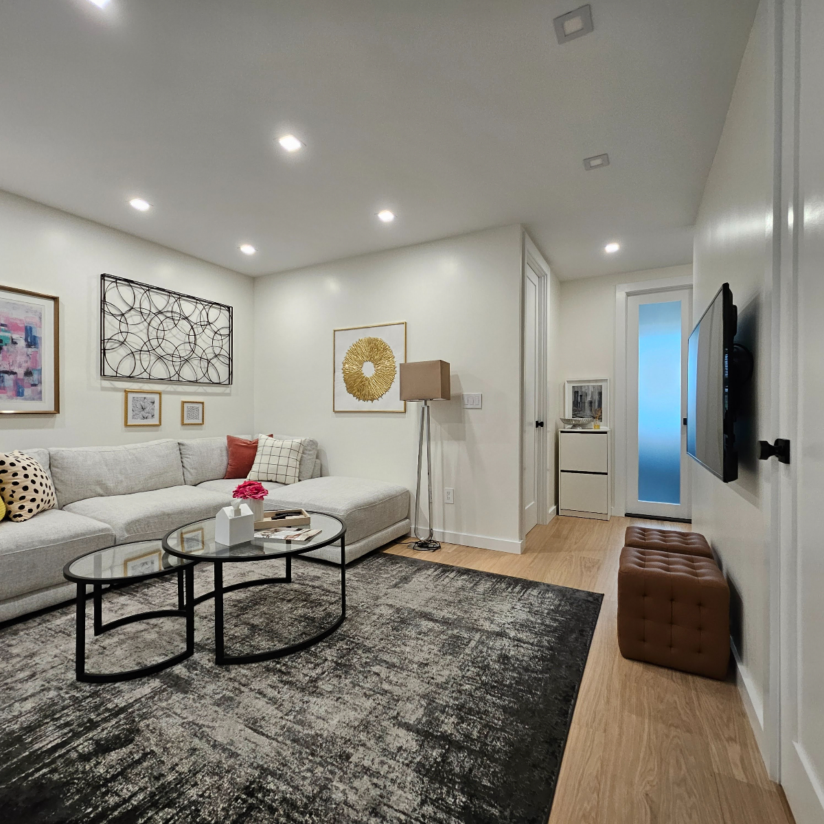 Modern Top Floor 2BD Astoria Retreat - 46th Street M/R Station, 15min to Manhattan - Photo 9