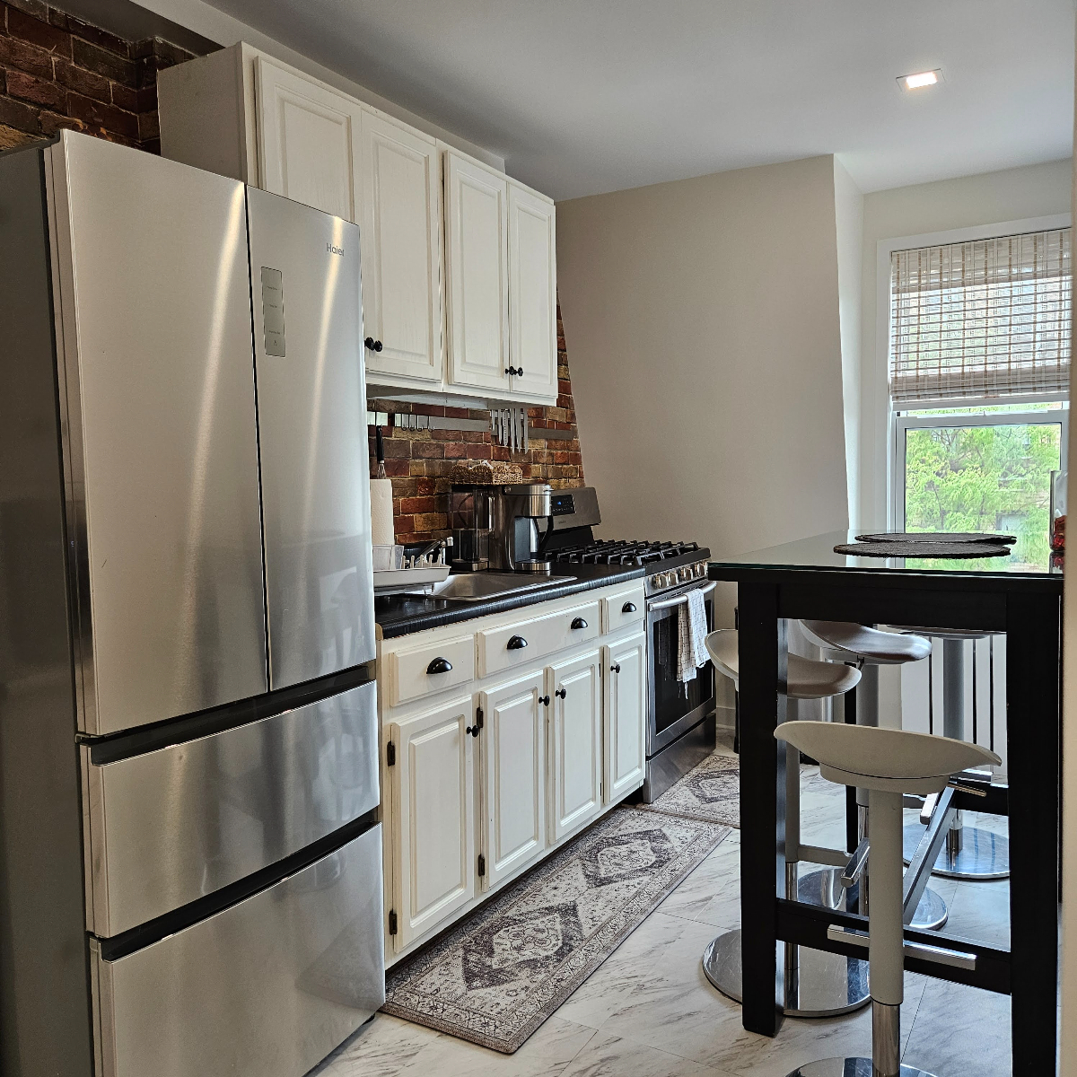 Modern Top Floor 2BD Astoria Retreat - 46th Street M/R Station, 15min to Manhattan - Photo 10