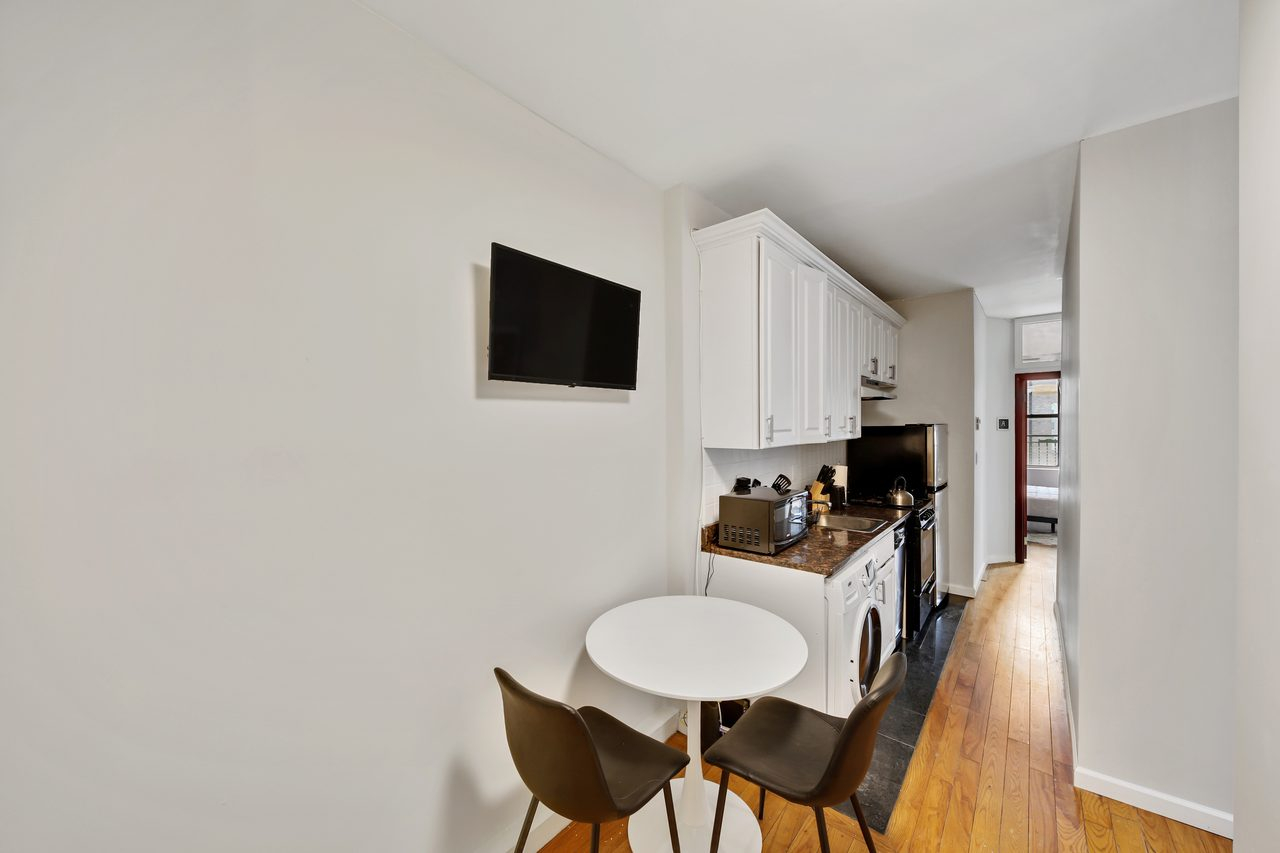 Private Bedroom in Upper West Side 790 C - Photo 2