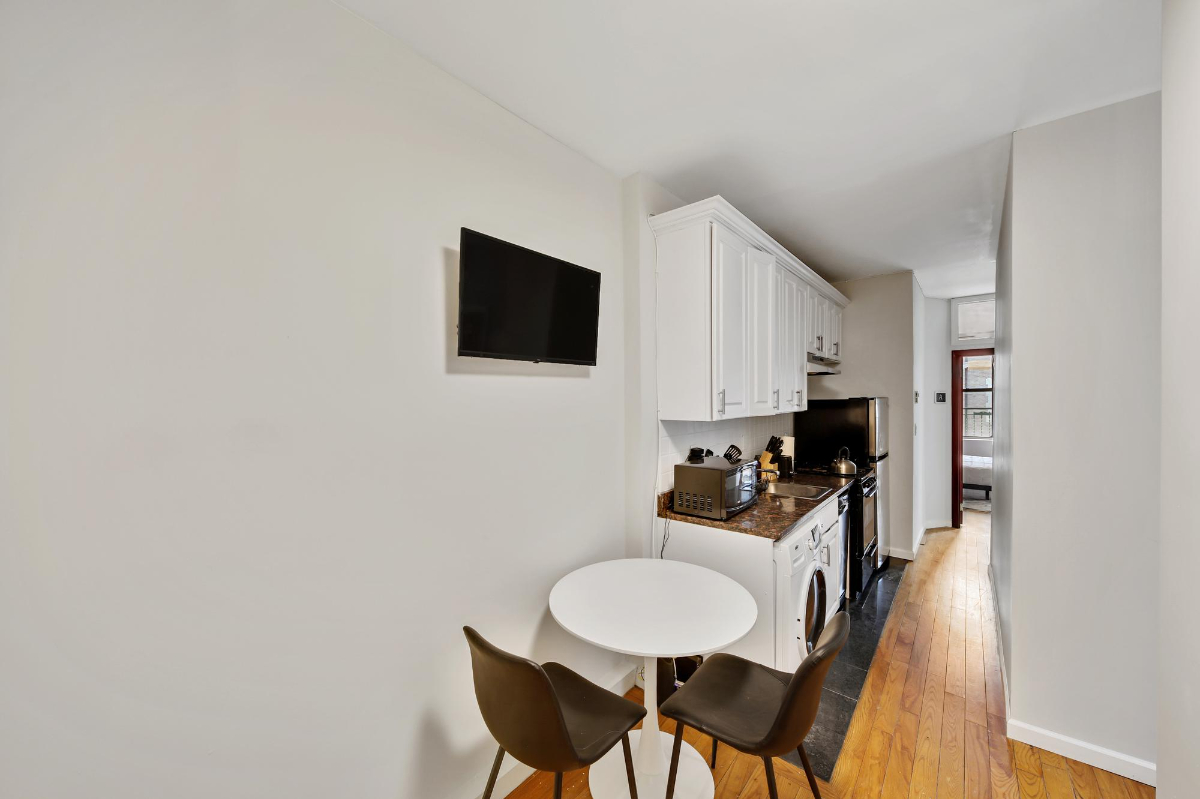 Private Bedroom in Upper West Side 790 C - Photo 4