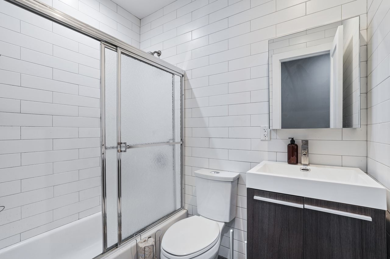 Private Bedroom in West Harlem 715 D - Photo 11