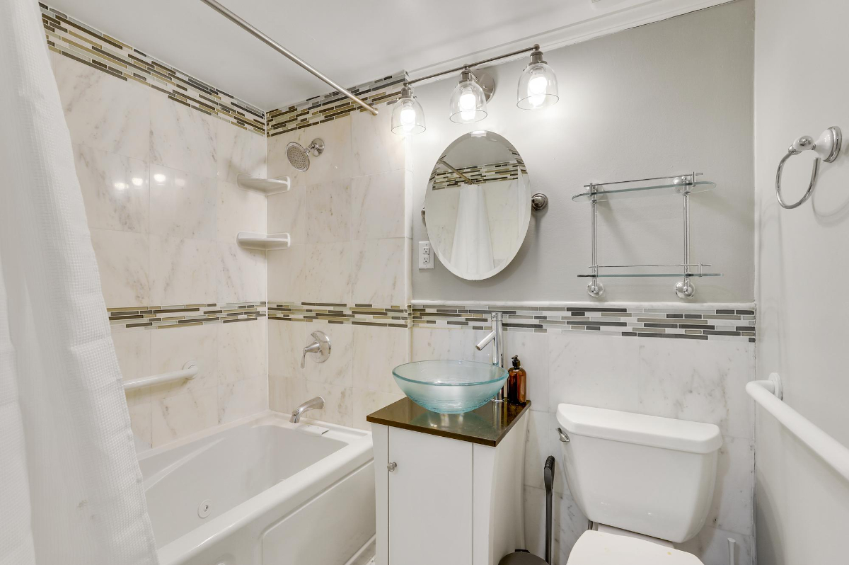 Private Bedroom in Southwest Waterfront 526 A - Photo 6