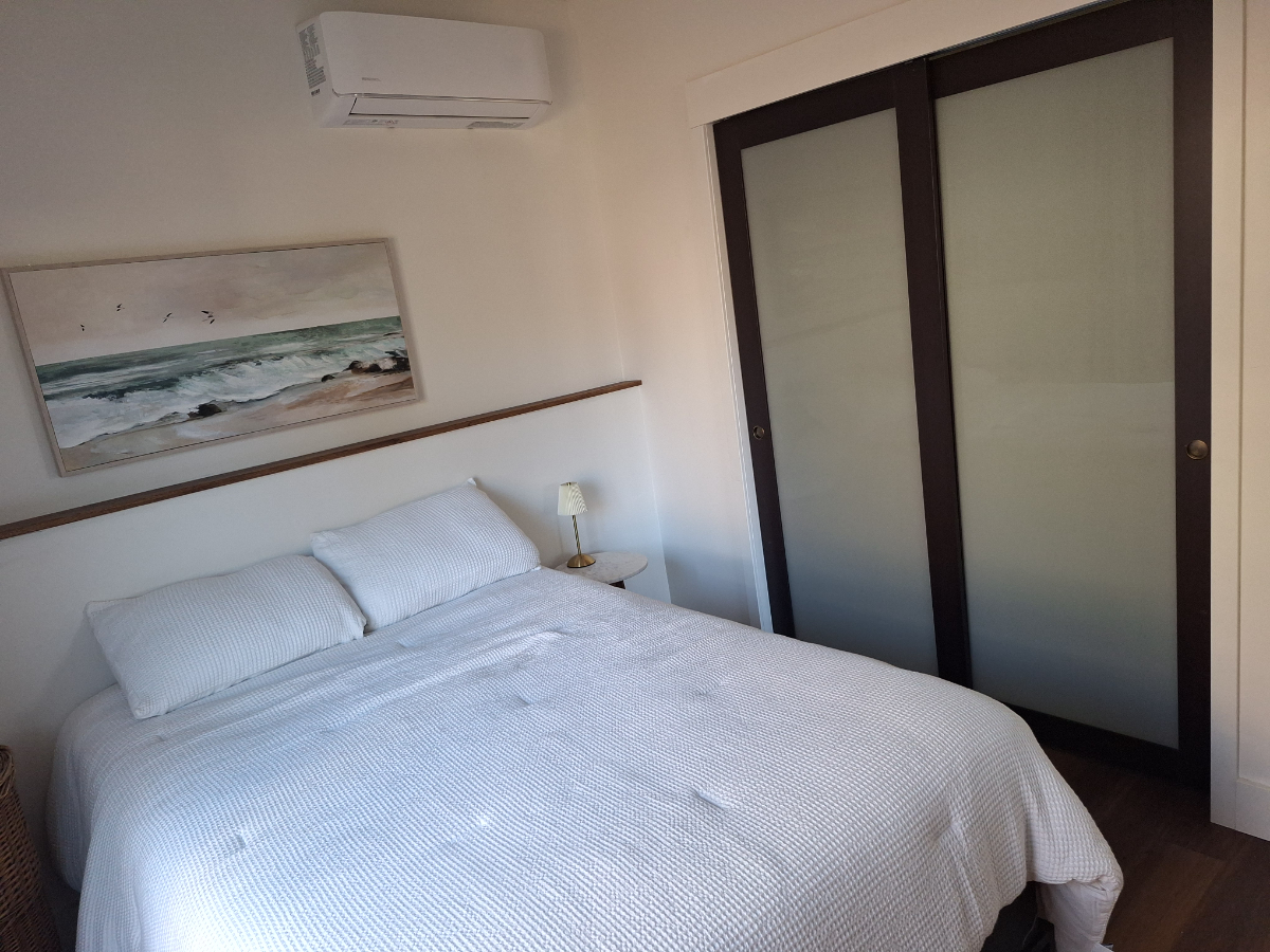 Brand New Private Oasis, Full Kitchen, Private Patio & Dedicated Parking, in unit laundry - Photo 2