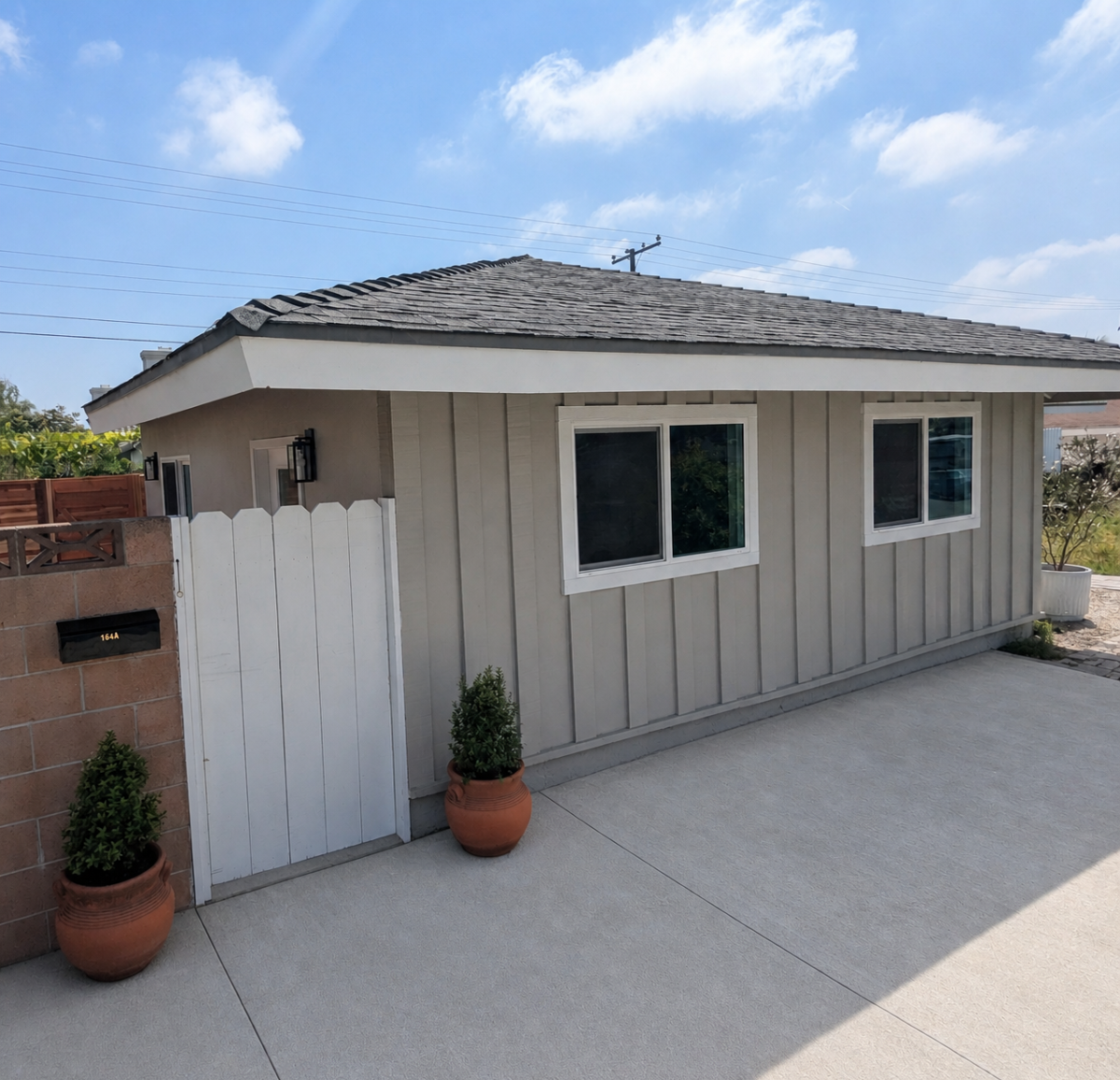 Brand New Private Oasis, Full Kitchen, Private Patio & Dedicated Parking, in unit laundry - Photo 3