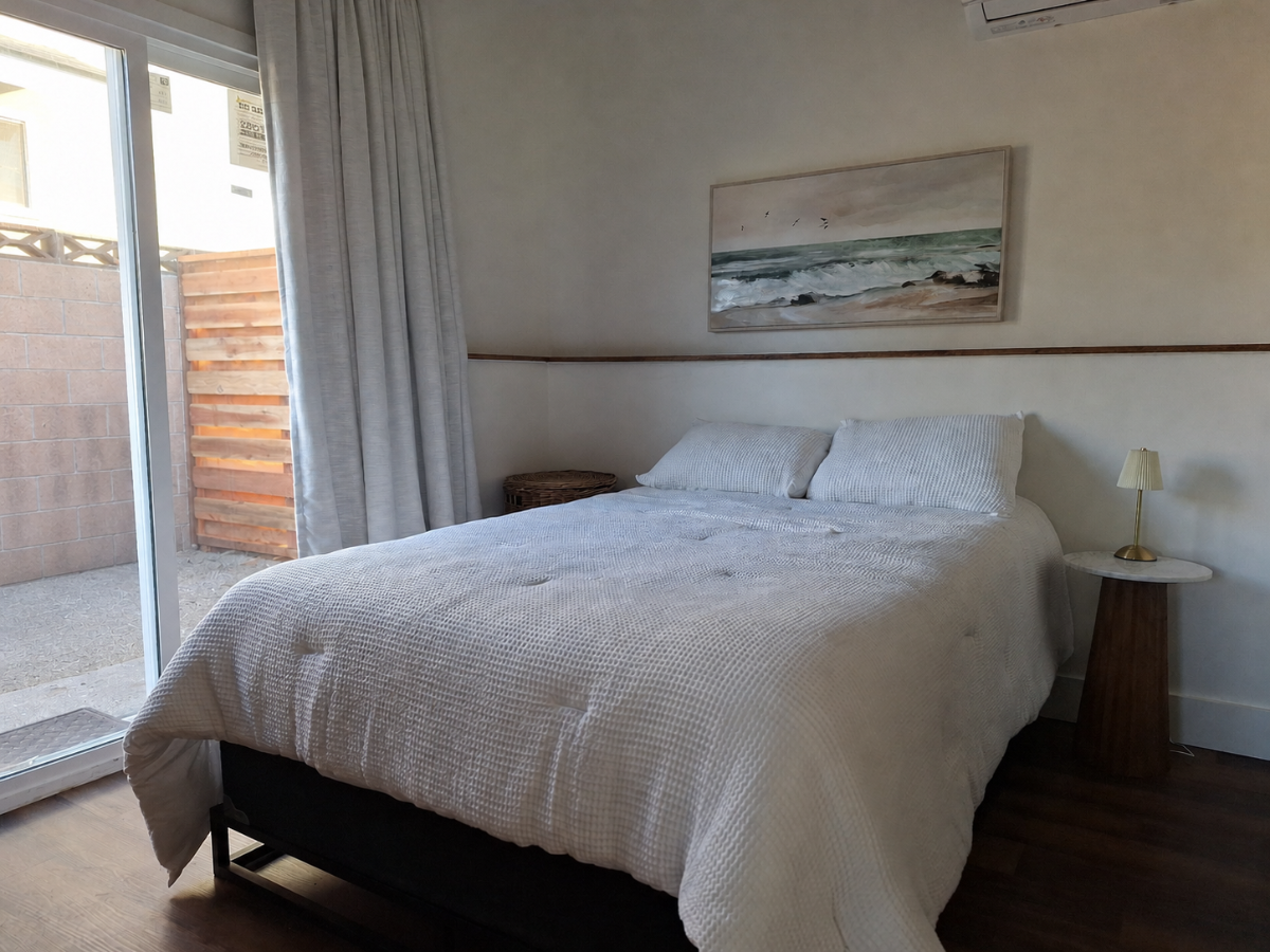 Brand New Private Oasis, Full Kitchen, Private Patio & Dedicated Parking, in unit laundry - Photo 1