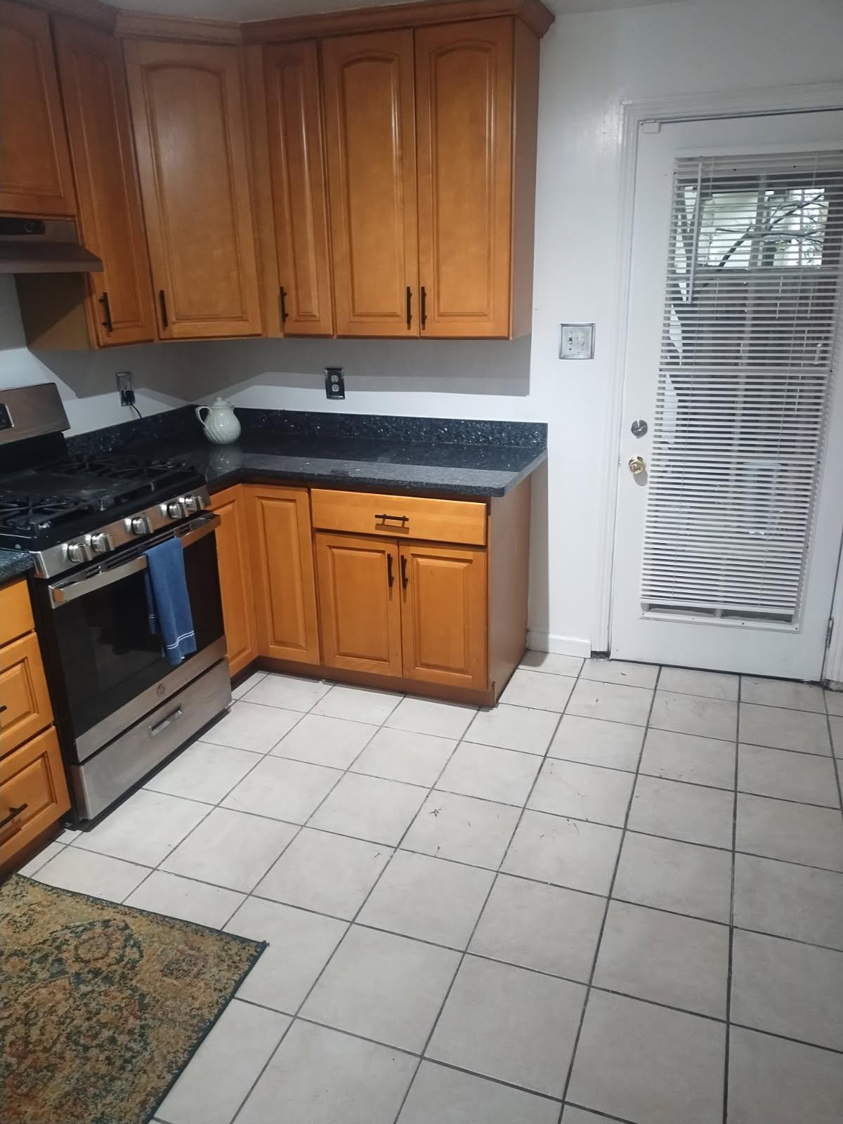 Newly Remodeled 1BR Apartment w/ Deck in Quiet North Beach - Photo 5