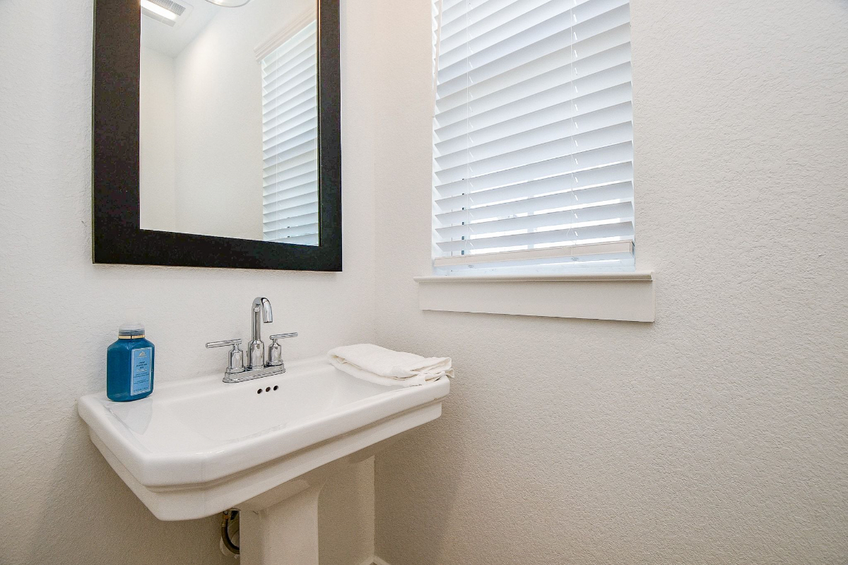 4 Bedroom Skyline Home - Photo 4