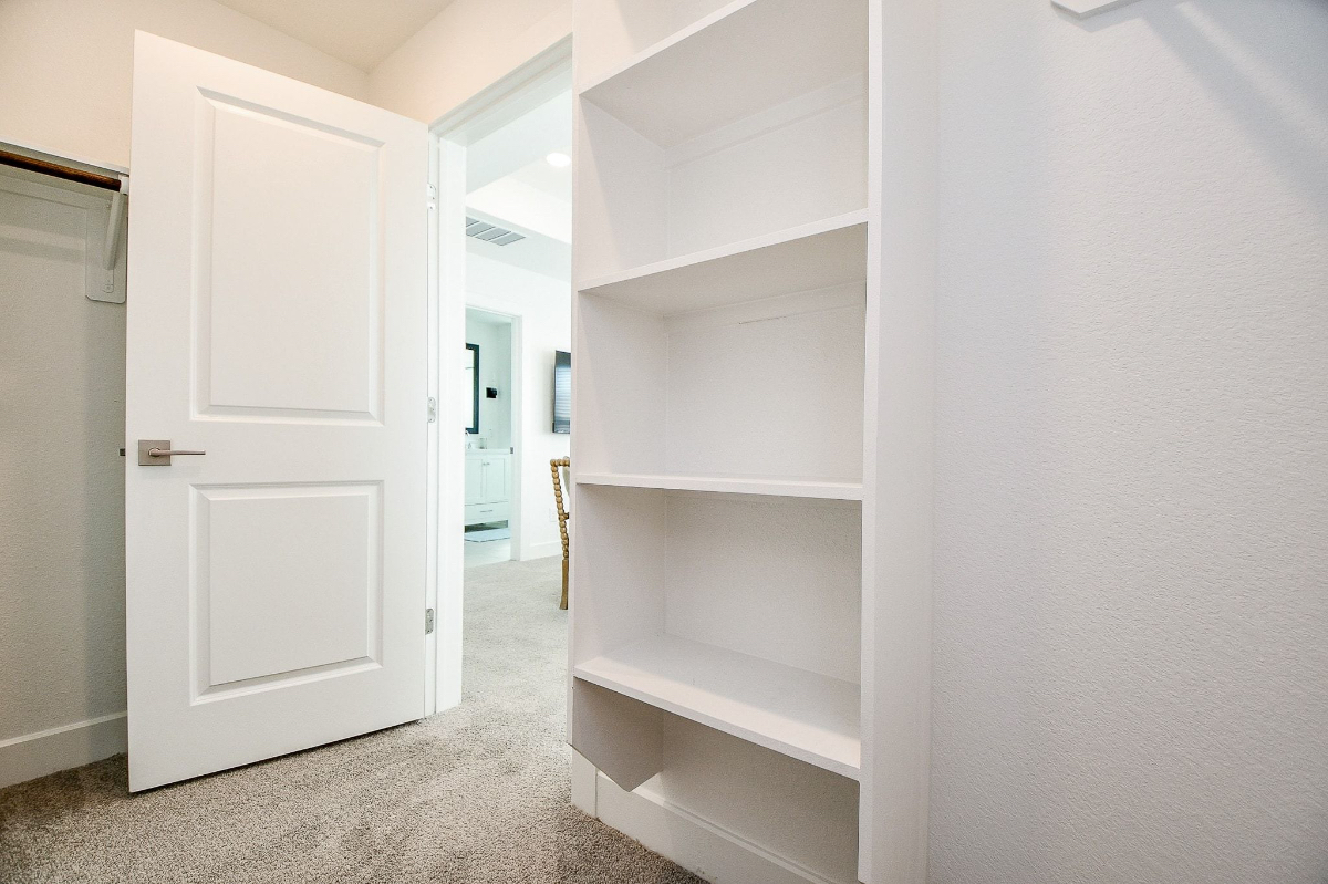 4 Bedroom Skyline Home - Photo 6