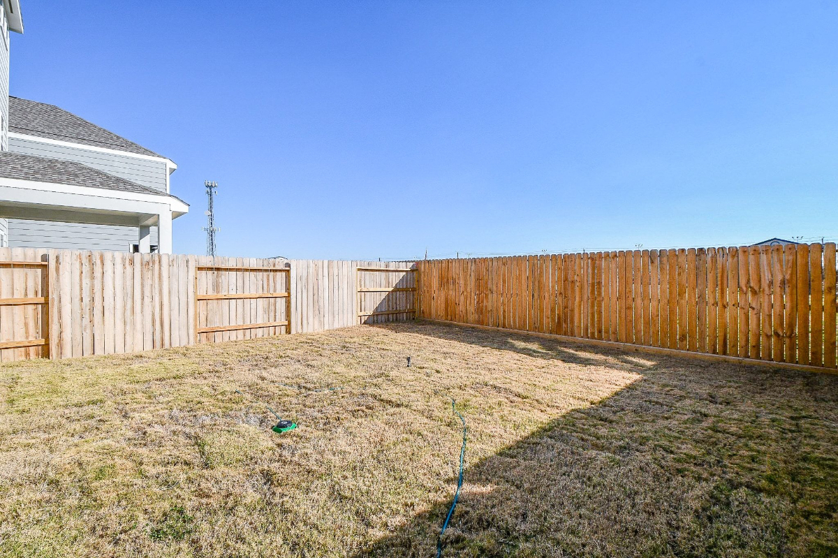 4 Bedroom Skyline Home - Photo 8