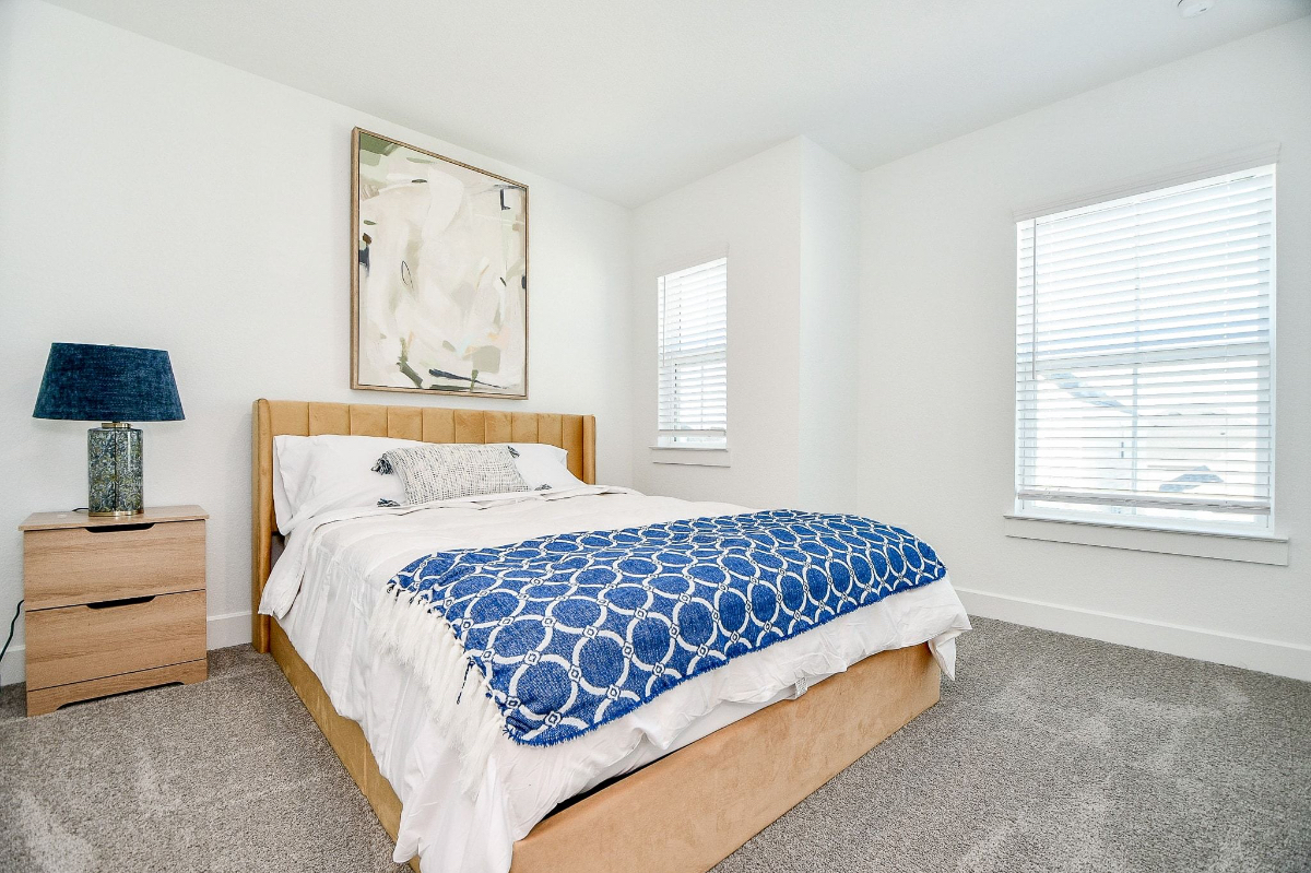 4 Bedroom Skyline Home - Photo 10