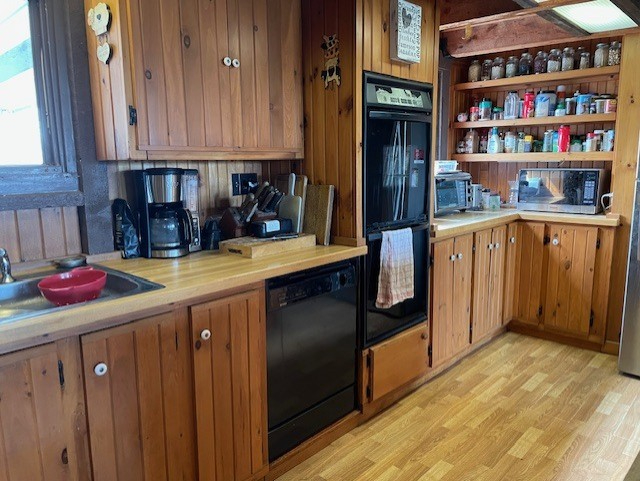 Quiet, Furnished Room in Peaceful Country Home with Mountain Views, Spacious Yard - Wolcott - Photo 3