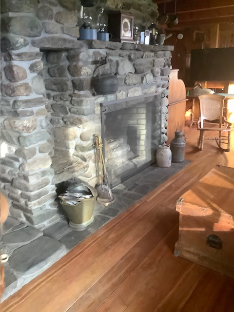 Quiet, Furnished Room in Peaceful Country Home with Mountain Views, Spacious Yard - Wolcott - Photo 6
