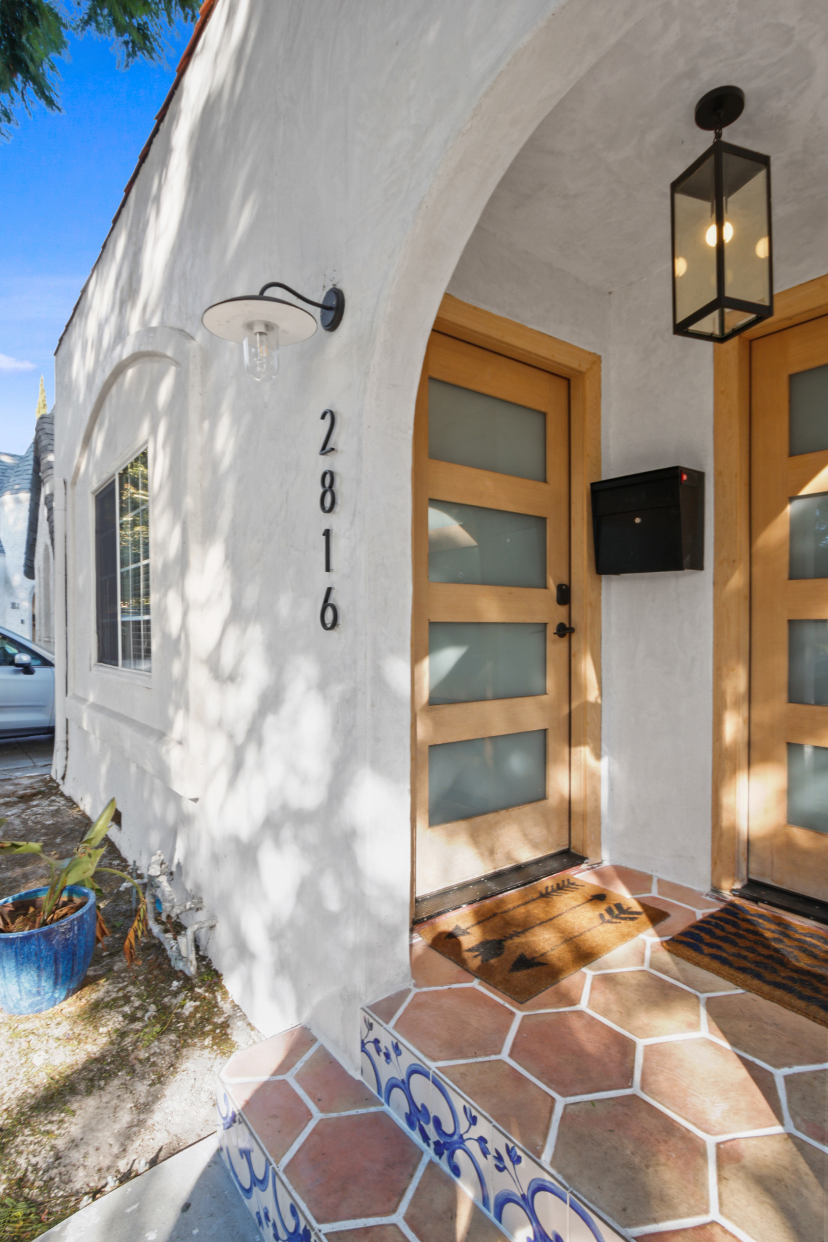 Bright 3BR Furnished Home With Outdoor Space And Quick Access To LA Hotspots - Photo 2