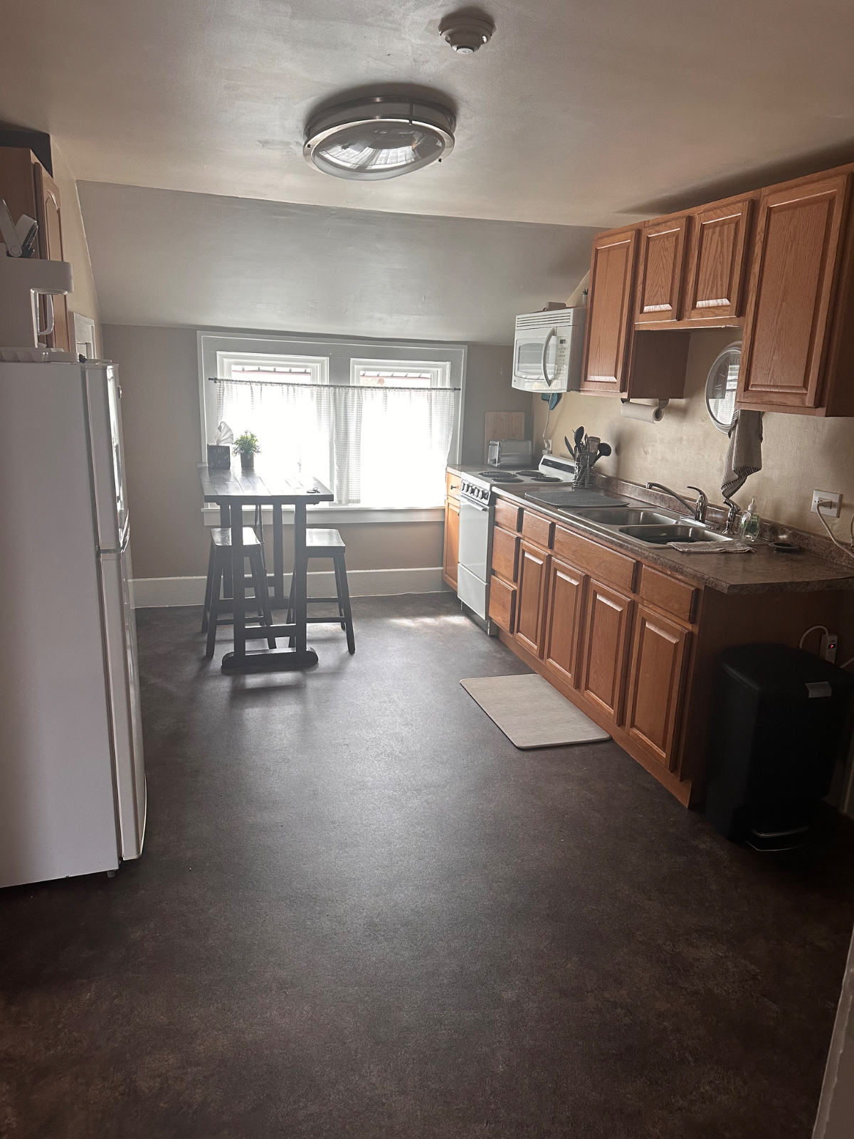 Entire Upper Apartment Watertown Ny 13601 Centrally located to everything in our small town. - Photo 3