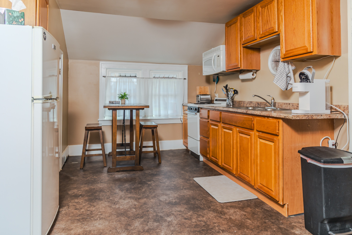 Entire Upper Apartment Watertown Ny 13601 Centrally located to everything in our small town. - Photo 8