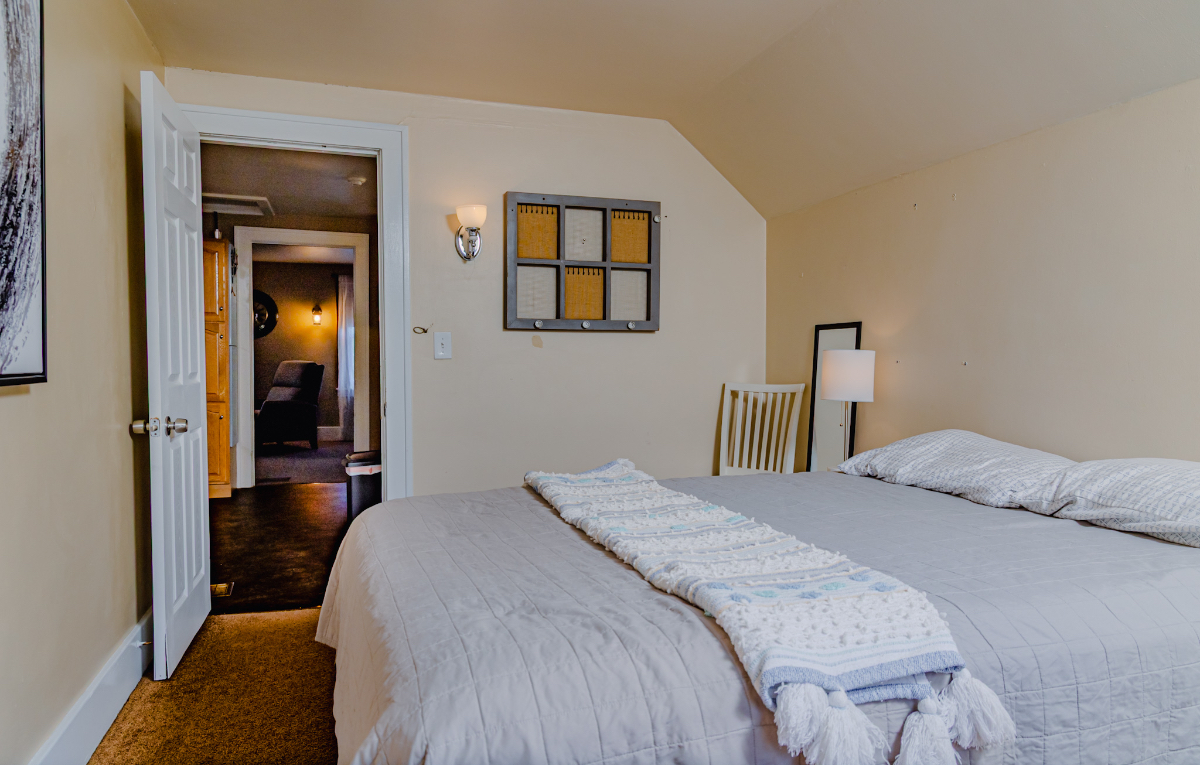 Entire Upper Apartment Watertown Ny 13601 Centrally located to everything in our small town. - Photo 9