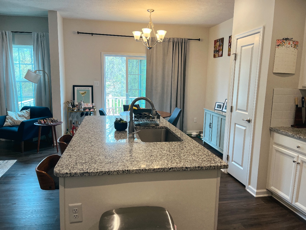 Private Lower-Level Suite - Furnished - Photo 11