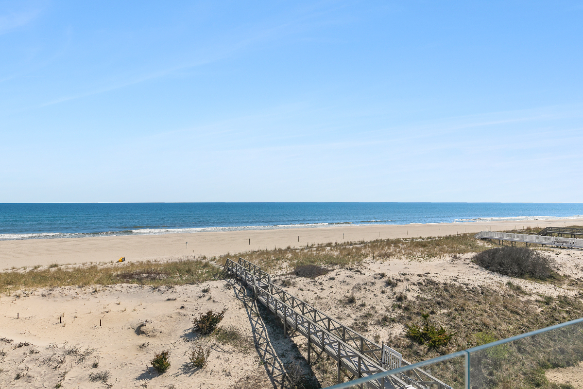 Dune Road Rental - 'Your Castle By The Sea.' 8BR Glamorous Oceanfront, 8 bath, Pool & Jacuzzi - Ask - Photo 3
