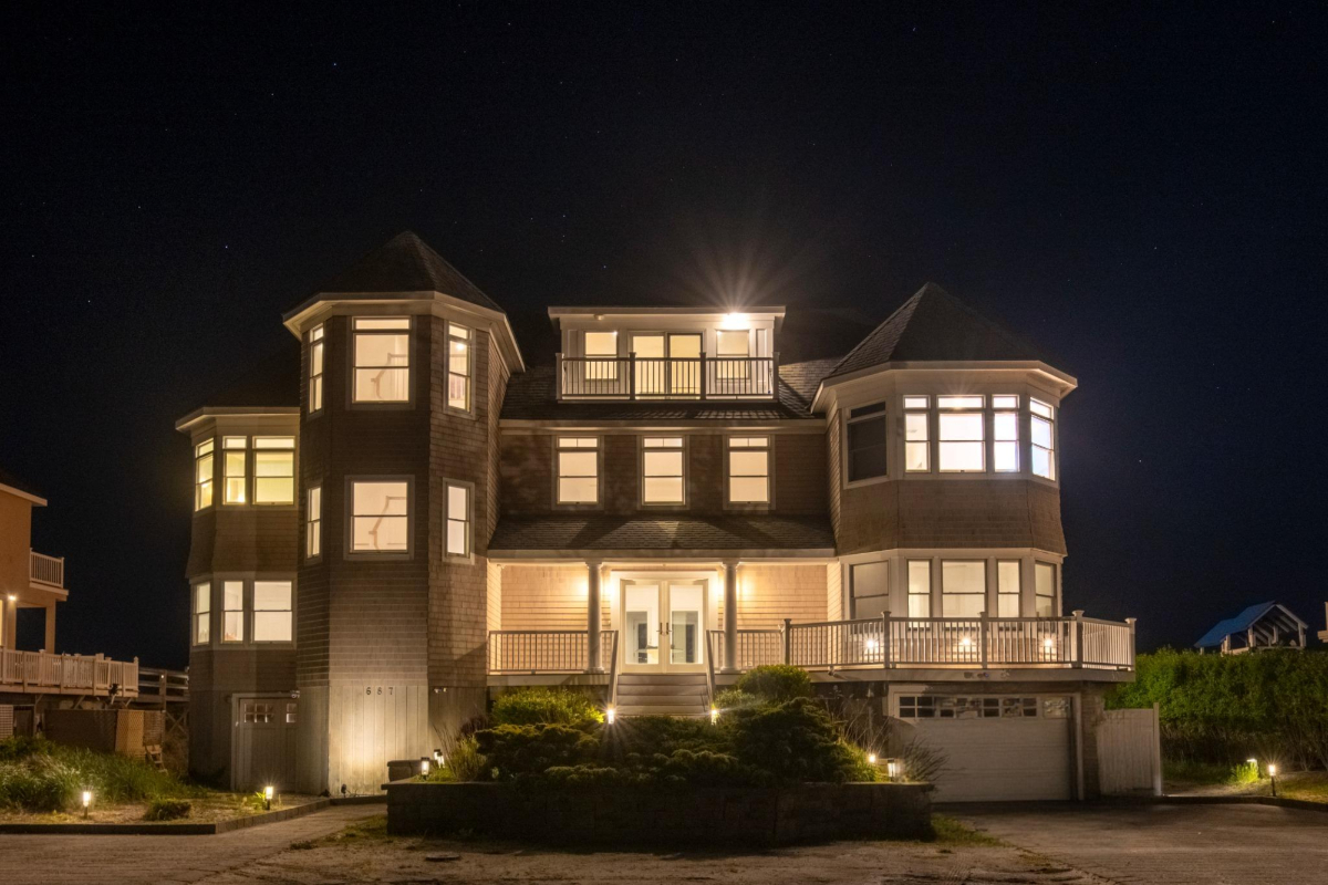 Dune Road Rental - 'Your Castle By The Sea.' 8BR Glamorous Oceanfront, 8 bath, Pool & Jacuzzi - Ask - Photo 4