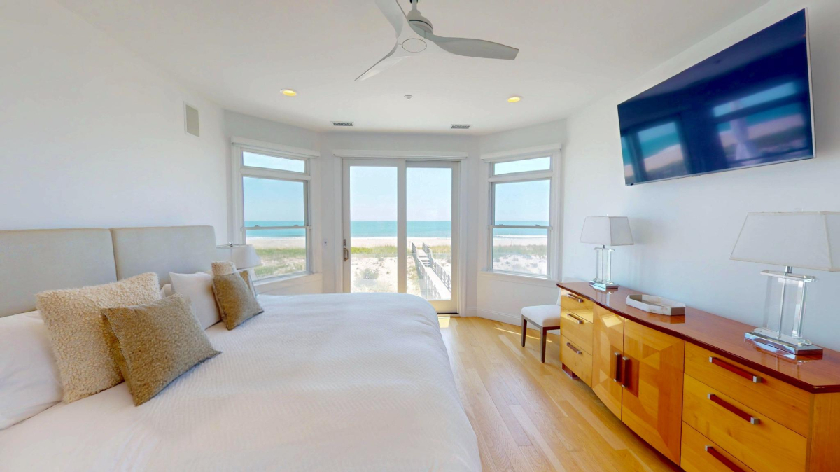 Dune Road Rental - 'Your Castle By The Sea.' 8BR Glamorous Oceanfront, 8 bath, Pool & Jacuzzi - Ask  - Photo 6