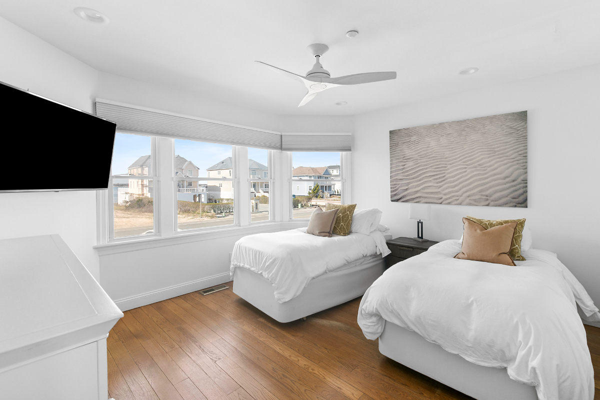 Dune Road Rental - 'Your Castle By The Sea.' 8BR Glamorous Oceanfront, 8 bath, Pool & Jacuzzi - Ask  - Photo 7