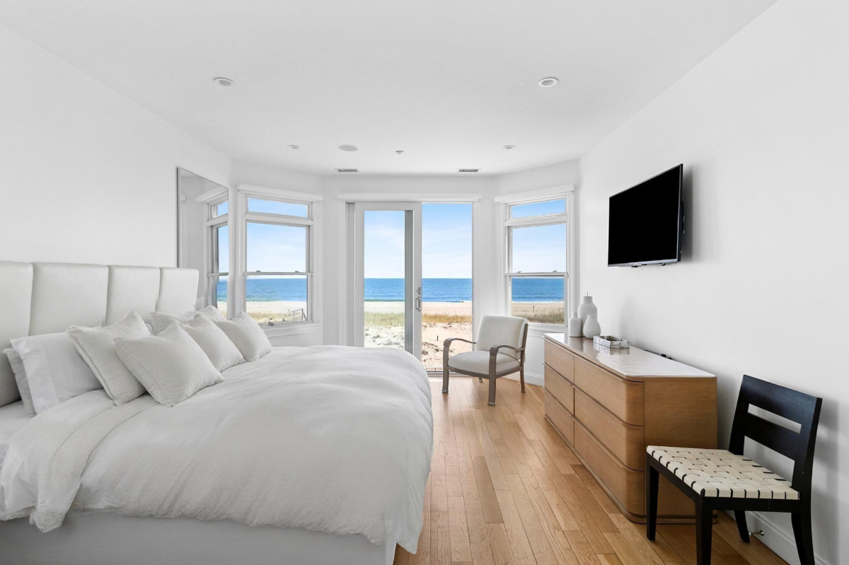 Dune Road Rental - 'Your Castle By The Sea.' 8BR Glamorous Oceanfront, 8 bath, Pool & Jacuzzi - Ask  - Photo 8