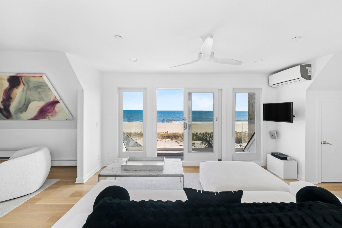 Dune Road Rental - 'Your Castle By The Sea.' 8BR Glamorous Oceanfront, 8 bath, Pool & Jacuzzi - Ask  - Photo 9