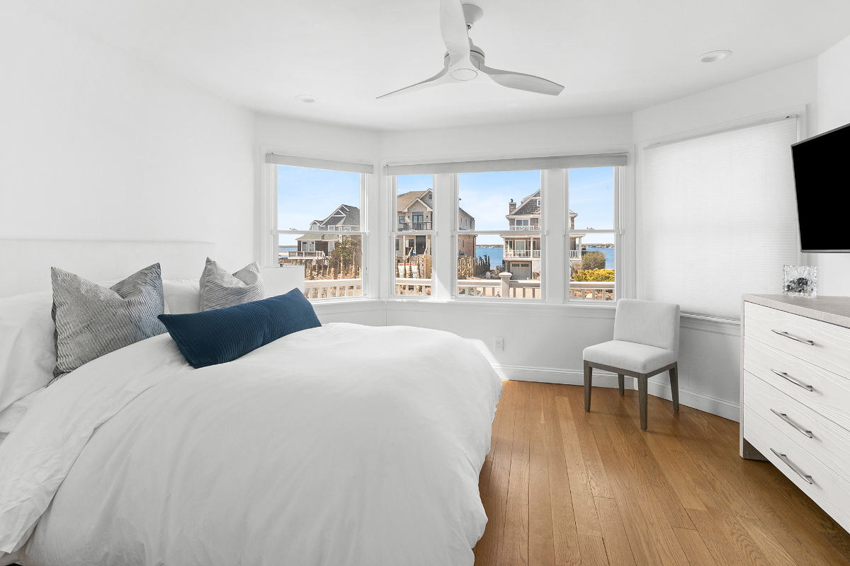 Dune Road Rental - 'Your Castle By The Sea.' 8BR Glamorous Oceanfront, 8 bath, Pool & Jacuzzi - Ask  - Photo 10